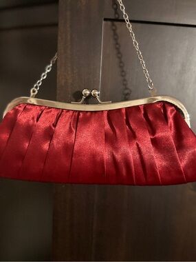 Vintage Style Classic Red Satin Evening Clutch retro metal chain READ DESCRIP